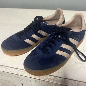 Navy and mauve suede Adidas worn once